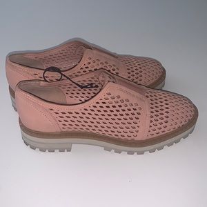 Vince Camuto Womens Perforated Leather Slip On Shoes Sz 7.5  Pink